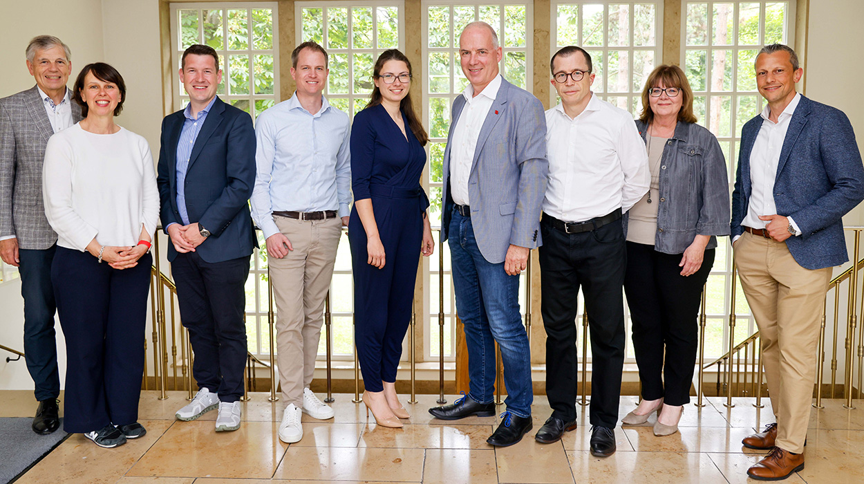 Onlayn lesbian porno video Anyuta va uning dadasi birinchi marta jinsiy aloqada bolishdi.